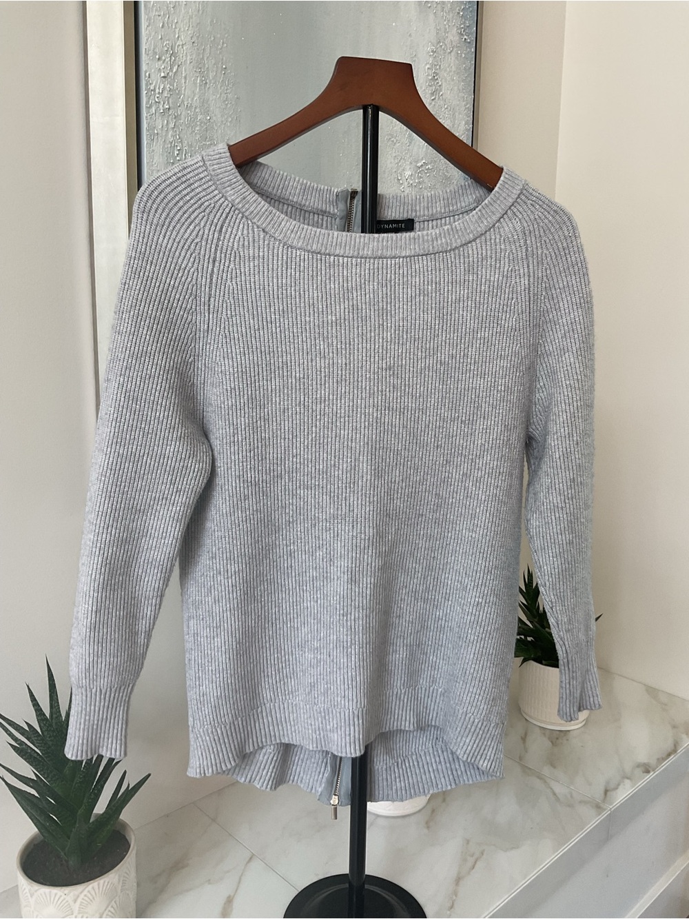 *Dynamite *Heather Light Gray Ribbed Scoop-Neck Pullover with Zipper.